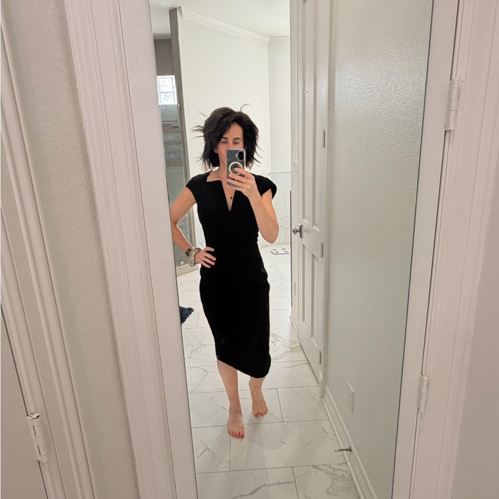 Karen Millen. NWT. Elegant Black Dress. US Size 6.
